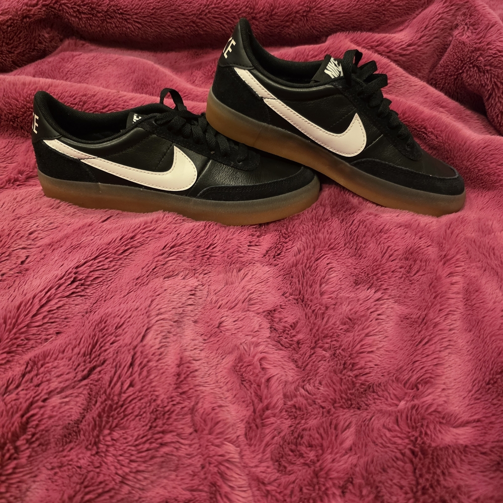 NEW-Nike kills hot 2 size 4.5y/6w-Nike Black and White Sneakers with Gum Sole
